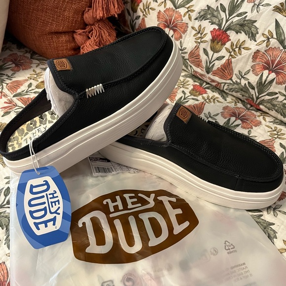 Hey Dude Women’s Leather Austin Lift - Picture 1 of 7